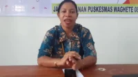 puskesmas waghete Kepala Puskesmas Waghete, Fransina Rumbiak Mote, S.KM. - Dok. Humas