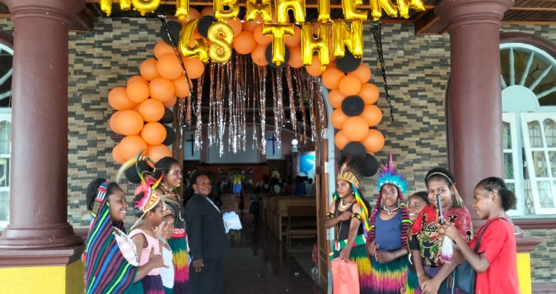 Gereja Kingmi Papua Jemaat Bahtera Wadio merayakan HUT ke-48. - IST