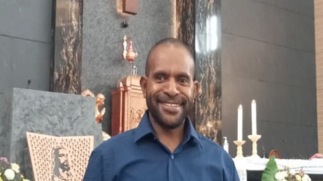 Akademisi dan Ketua Yayasan Noken Papua, Yanuarius Tatogo mendesak pemerintah untuk menghadirkan pasar murah di Tanah Papua, terutama di daerah terpencil seperti Kabupaten Deiyai. - Ist