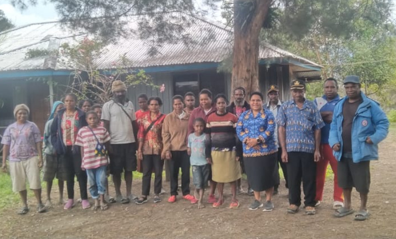 Kepala Distrik Bugukgona, Kabupaten Lanny Jaya, Provinsi Papua Pegunungan, Wanti Wakerkwa melakukan turkam untuk memastikan pembangunan berjalan lancar. - Ist