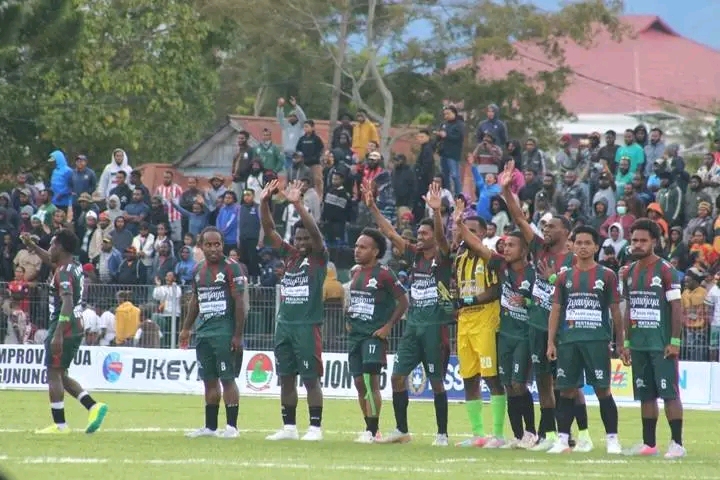 Wamena united Para pemain putra daerah Wamena United merasa tersisih setelah mayoritas dari mereka dipangkas dari skuad Liga 4. - Wagadei.id/Yas Wenda.
