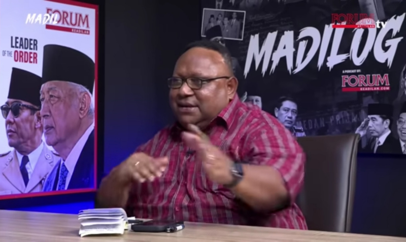 Anggota DPR Provinsi Papua Tengah, John Gobay dalam sebuah siniar atau podcast di kanal Youtube Forum Keadilan TV bertajuk “Jhon Gobay: Perpanjangan Freeport Tanpa Izin Masyarakat Papua” yang dipublikasi pada 26 Maret 2026. - Tangkapan layar youtube Forum Keadilan TV.