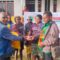 (Dari kiri ke kanan) Pdt. Yahya Lagowan bersama tim dari Sinode Kingmi saat menyerahkan bantuan kemanusiaan kepada pengungsi di Intan Jaya, Provinsi Papua Tengah pada 19 Juni 2026. ©️Tim Penyalur Bantuan Kemanusiaan